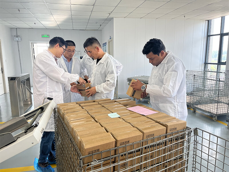 អតិថិជនរបស់យើង - ជុំវិញពិភពលោក ៣